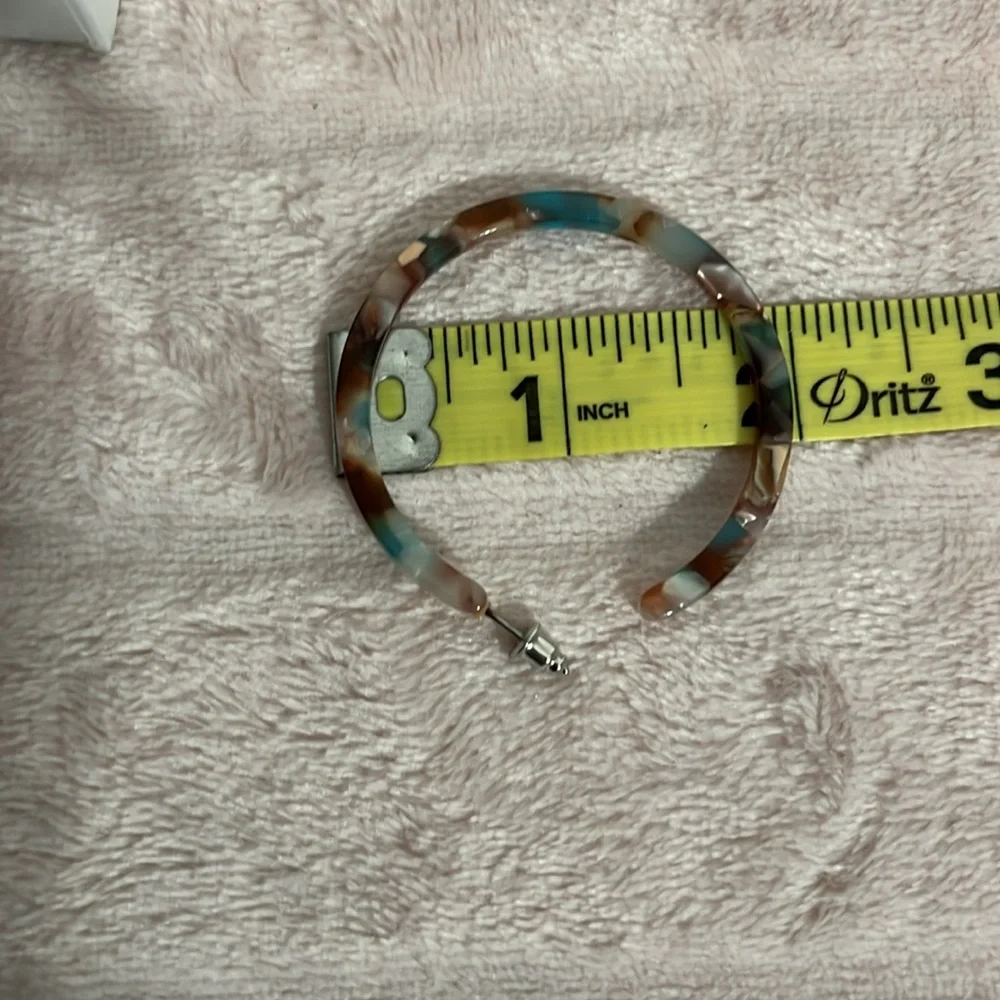 Earrings NWOT - Picture 2 of 3